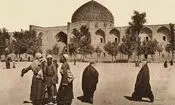 سفر در زمان؛ صحنۀ «اعدام یک راهزن» در میدان نقش جهان اصفهان؛ دوران قاجار 