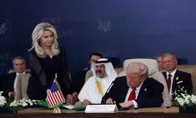 ترامپ توافقنامه موسوم به صلح غزه را امضا کرد/ تمجید رئیس جمهور آمریکا از رهبران قطر، ترکیه و مصر 