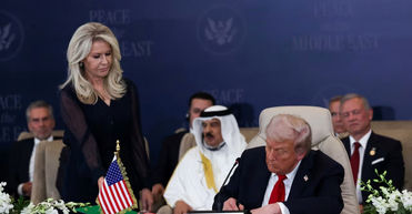 ترامپ توافقنامه موسوم به صلح غزه را امضا کرد/ تمجید رئیس جمهور آمریکا از رهبران قطر، ترکیه و مصر 