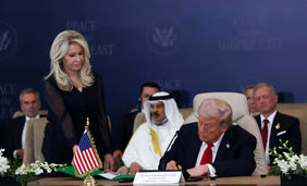 ترامپ توافقنامه موسوم به صلح غزه را امضا کرد/ تمجید رئیس جمهور آمریکا از رهبران قطر، ترکیه و مصر 