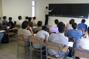 بحث و جدال عجیب بین معلم و دانش آموز در کلاس درس/ ویدئو