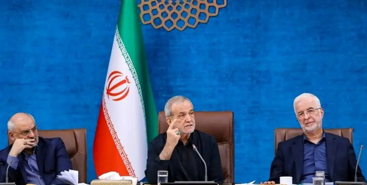پزشکیان: تفاهمنامه آتش‌بس با رضایت نیروهای مسلح انجام شد/ گرانی طبیعی است؛ درآمدمان کم شده، نفت می توانستیم بفروشیم الان نمی توانیم/ کارخانه ها را زدند، مالیات نمی توانیم بگیریم تازه باید پول هم بدهیم/ قبلا کالاها با کشتی می آمد حالا مسیر طولانی شده
