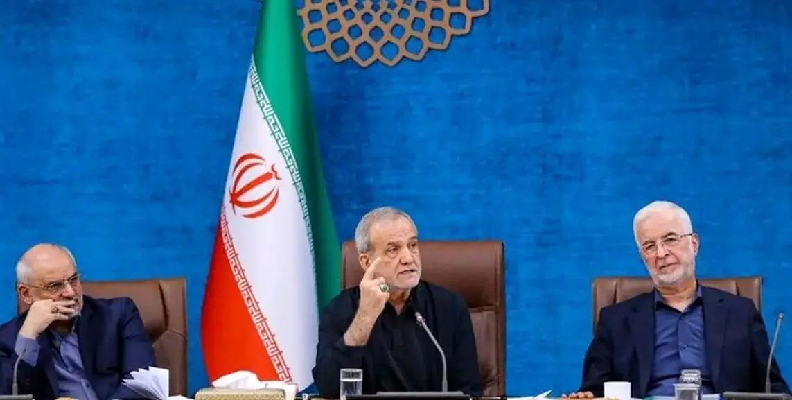 پزشکیان: تفاهمنامه آتش‌بس با رضایت نیروهای مسلح انجام شد/ گرانی طبیعی است؛ درآمدمان کم شده، نفت می توانستیم بفروشیم الان نمی توانیم/ کارخانه ها را زدند، مالیات نمی توانیم بگیریم تازه باید پول هم بدهیم/ قبلا کالاها با کشتی می آمد حالا مسیر طولانی شده