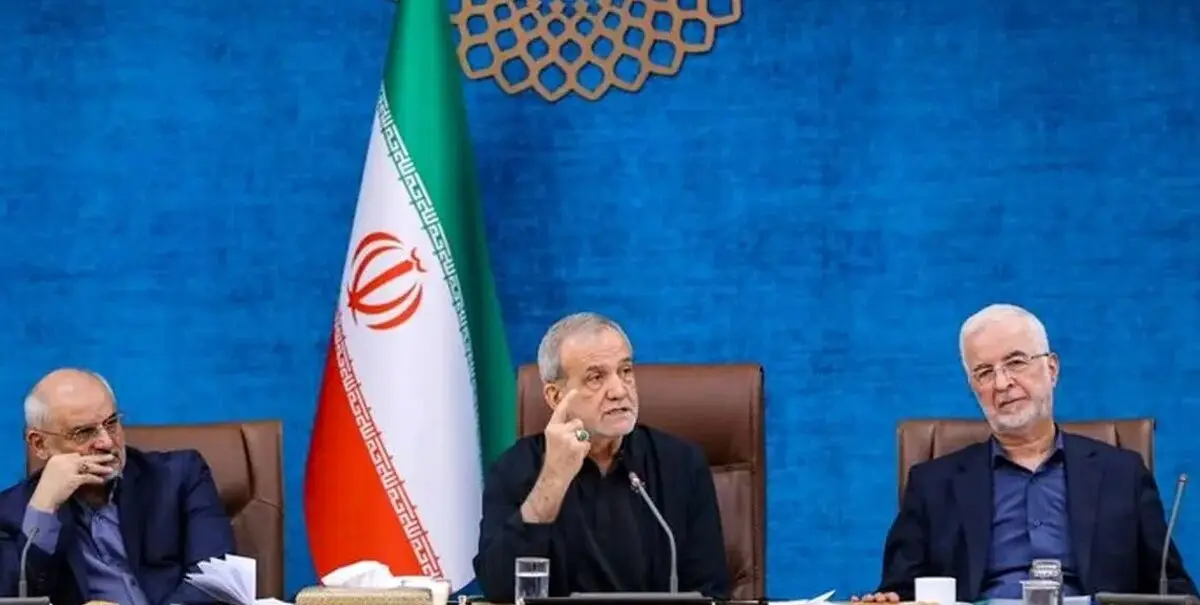 پزشکیان: تفاهمنامه آتش‌بس با رضایت نیروهای مسلح انجام شد/ گرانی طبیعی است؛ درآمدمان کم شده، نفت می توانستیم بفروشیم الان نمی توانیم/ کارخانه ها را زدند، مالیات نمی توانیم بگیریم تازه باید پول هم بدهیم/ قبلا کالاها با کشتی می آمد حالا مسیر طولانی شده