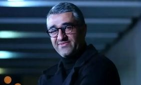  وکیل پژمان جمشیدی: نهایتاً می توانند اتهام «رابطه نامشروع» وارد کنند نه «تجاوز» که آن هم تبرئه می شود/ ارتباط نامشروع لزوماً یک ارتباط بدنی نیست و حتی می تواند پیامک را هم شامل شود/ این سومین خروج پژمان جمشیدی از کشور در جریان پرونده است

