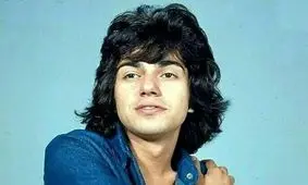 سفر در زمان؛ «فرزان دلجو» بازیگر قبل انقلاب در جشن تولد 67 سالگی اش؛ سال 99/ عکس
