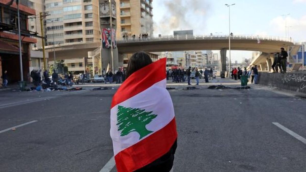 معترضان لبنانی امروز هم به خیابان‌ها آمدند/ مسیرهای اصلی در مناطق مختلف بسته شده‌اند