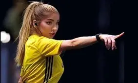 ماجرای یک قرار عاشقانه با داور فوتبال | کارت قرمز به پیشنهادات بی‌شرمانه | چالش‌های زیباترین داور فوتبال جهان | مانوئلا نیکولوسی کیست؟