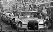 ۵۰ سال قبل؛ خط تولید مرسدس بنز در آلمان