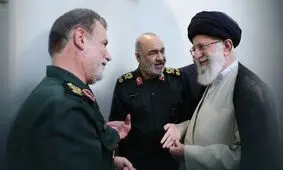 رهبر انقلاب بر پیکر شهید نیلفروشان نماز می‌خوانند

