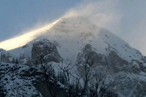 خطر سرمازدگی و ریزش بهمن در ارتفاعات/ از کوهنوردی اجتناب کنید