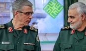  سفر به تاریخ؛ «سرلشکر باقری» 22 ساله در کنار مادر بر سر مزار برادرش «حسن باقری»؛ سال 1361/ عکس
