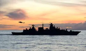 شلیک آمریکا به یک کشتی به بهانه نقض محاصره دریایی ایران

