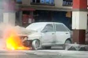 آتش‌سوزی پراید داخل پمپ بنزین در مشهد/ ویدئو