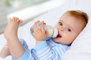 آیا دادن شیر سرد به نوزادان و کودکان مفید است یا خیر؟