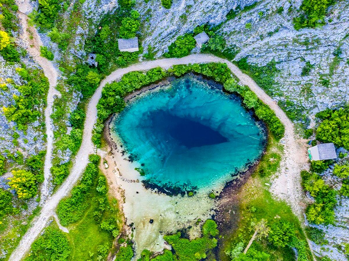 دریاچه چشم زمین، شگفتی خارق‌العاده طبیعت