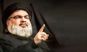 عکسی از شهید سید حسن نصرالله در کنار رزمندگان دفاع مقدس 