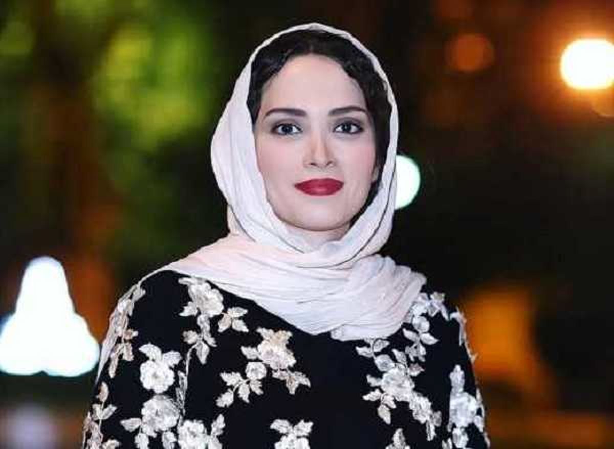  رونمایی بهنوش طباطبایی از مجسمه‌اش در منزل مادرش!/ عکس

