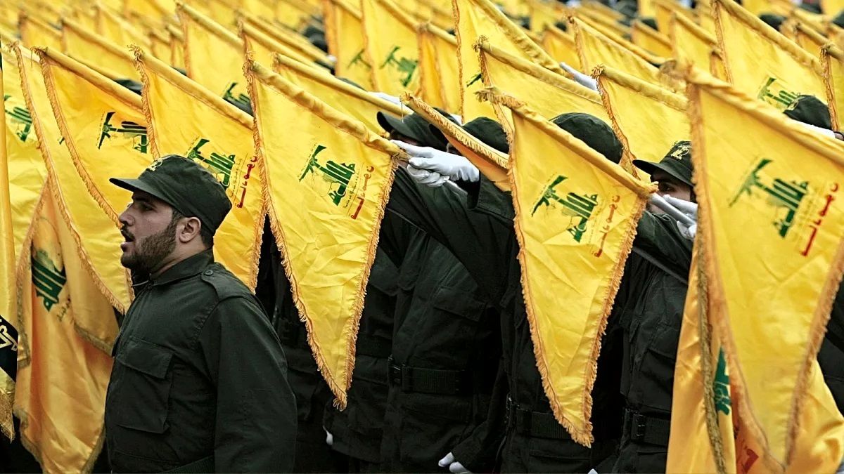 حزبالله لبنان: هیچ ارتباطی با حوادث و درگیریها در سوریه نداریم/ برخی طرفها به دنبال آن هستند که نام حزبالله را به رخدادها پیوند بزنند