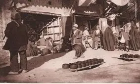 سفر به ایران قدیم؛ میوه‌فروش دوره‌گرد با «الاغ» در خیابان‌های تهران دوران قاجار 