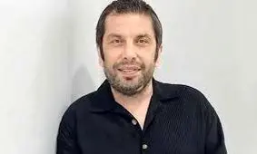  عباس جمشیدی‌فر در آغوش پدرش در ایام کودکی