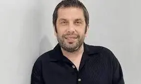  عباس جمشیدی‌فر در آغوش پدرش در ایام کودکی