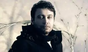 انتشار تصویر تازه از محسن چاوشی هم‌زمان با قطعه «بامداد خمار»