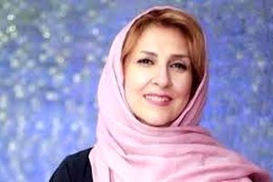 چهره غمگین مرجانه گلچین در کافه با اکسسوری‌های عجیب