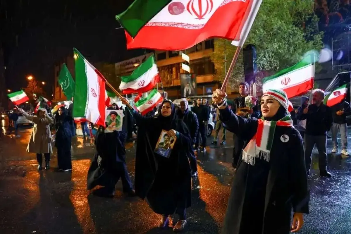 نقش تجمعات شبانه خیابانی در ثبات کشور از نگاه روزنامه اصلاح طلب/ چه کسانی می خواهند آن را مصادره کنند؟