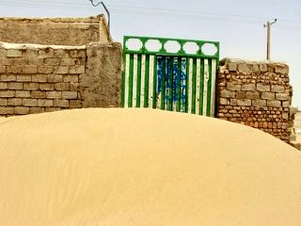 ارتفاع شن در سیستان و بلوچستان در منازل را پوشاند/ تصاویر