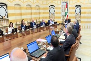 دولت لبنان طرح ارتش برای محدود کردن سلاح را تصویب کرد/ وزیر اطلاع‌رسانی لبنان: از چندین کشور تعهداتی برای حمایت از ارتش دریافت کردیم/ ​احتمال استعفای وزیران شیعی از دولت لبنان/ حزب‌ الله: در حال بررسی همه گزینه‌های مناسب هستیم