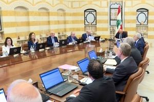 دولت لبنان طرح ارتش برای محدود کردن سلاح را تصویب کرد/ وزیر اطلاع‌رسانی لبنان: از چندین کشور تعهداتی برای حمایت از ارتش دریافت کردیم/ ​احتمال استعفای وزیران شیعی از دولت لبنان/ حزب‌ الله: در حال بررسی همه گزینه‌های مناسب هستیم