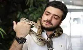 سفر زمان؛ «بهروز» (سریال بچه مهندس) در 20 سالگی در کنار «ترلان پروانه» در یک همایش 