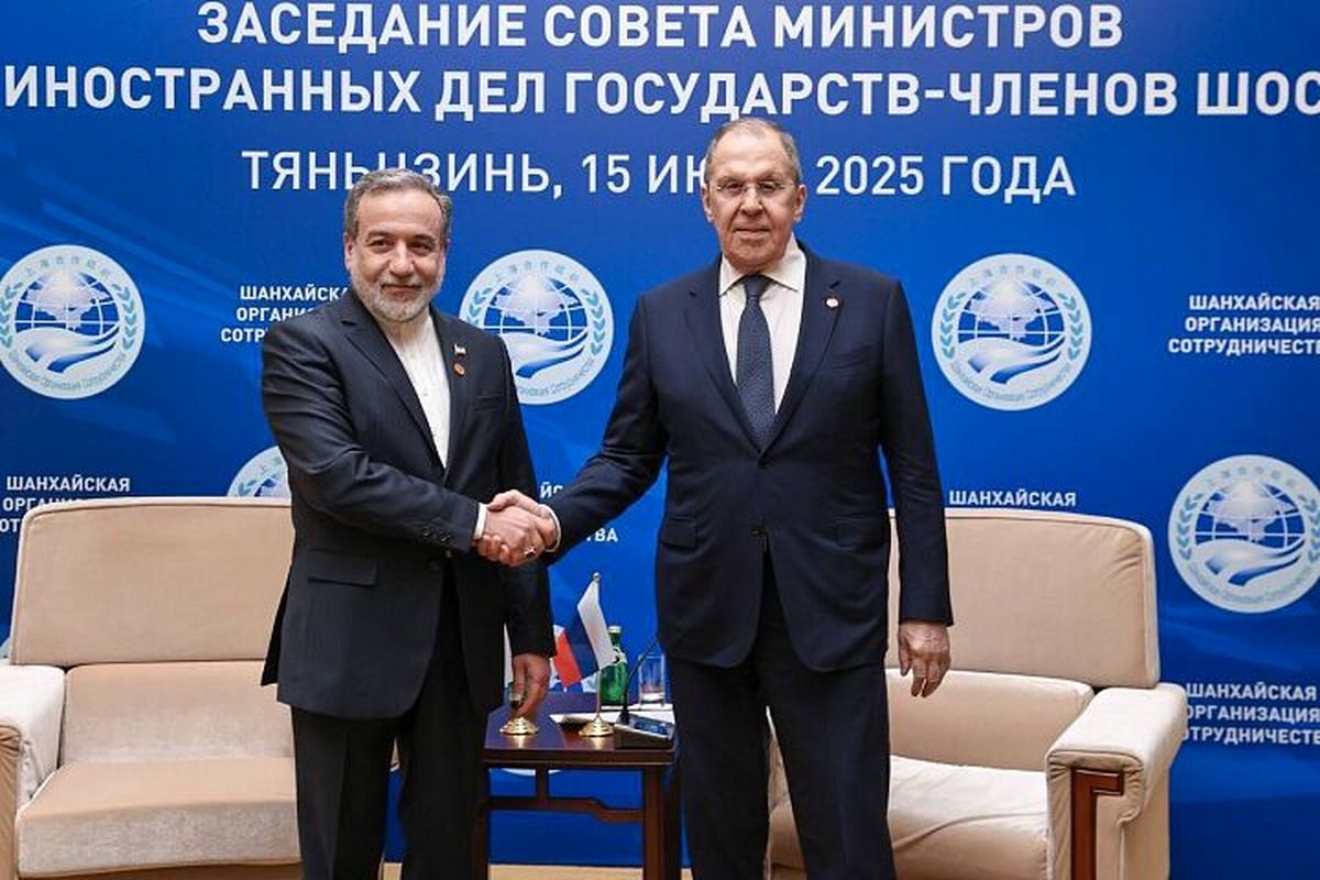 لاوروف بر حل موضوع هستهای ایران از طریق دیپلماتیک تأکید کرد