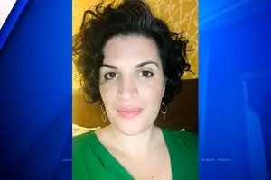 استادیار ایرانی دانشگاه آرکانزاس آمریکا برکنار شد/ شیرین سعیدی به ستایش از رهبر جمهوری اسلامی ایران با استفاده از سربرگ دانشگاه و انتقاد از اسرائیل متهم شده است