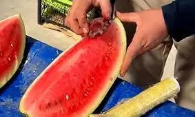 شیوه رنگ کردن هندوانه برای فروش/ ویدئو