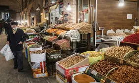 قیمت‌های نجومی آجیل و پوشاک/ بازار سوت و کور شب عید قم