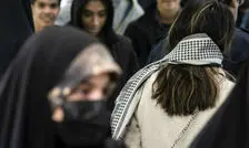 کیهان: اگر سنگر حجاب فرو بریزد سایر عرصه های فرهنگی و ارزشی هم فرو می ریزد