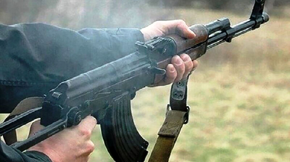 بازداشت عاملان تیراندازی های وحشت آور به در خانه های آبادانی ها/ پول می گرفت شلیک می کرد