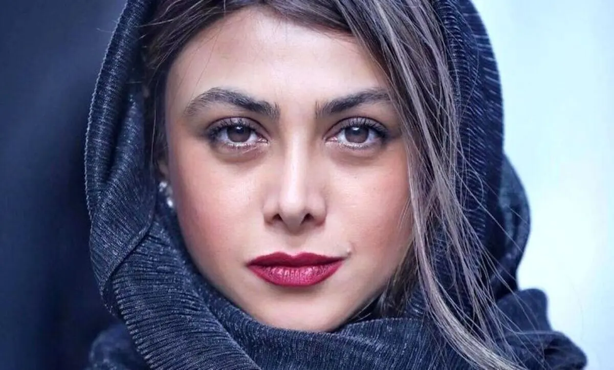 رونمایی آزاده صمدی از تیپ بهاری اش