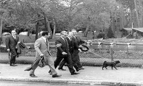 «سلطان خاویار ایران» و همسرش در مهمانی شاه/ عکس