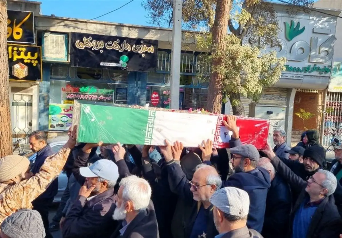 فحاشی و سنگ‌پرانی اغتشاشگران در تشییع شهید خدایاری/ ضدانقلاب ماهیت خود را در کو‌هدشت نشان داد