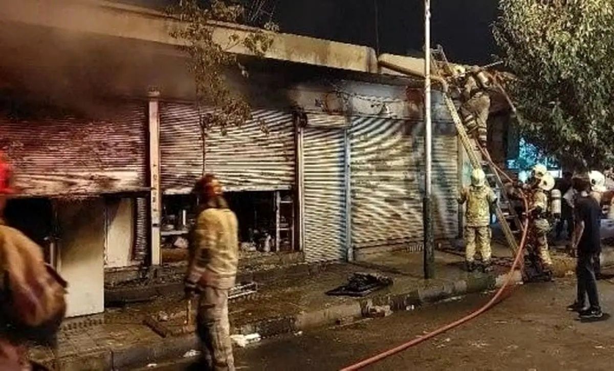 آتش سوزی چندین مغازه در خیابان انقلاب تهران