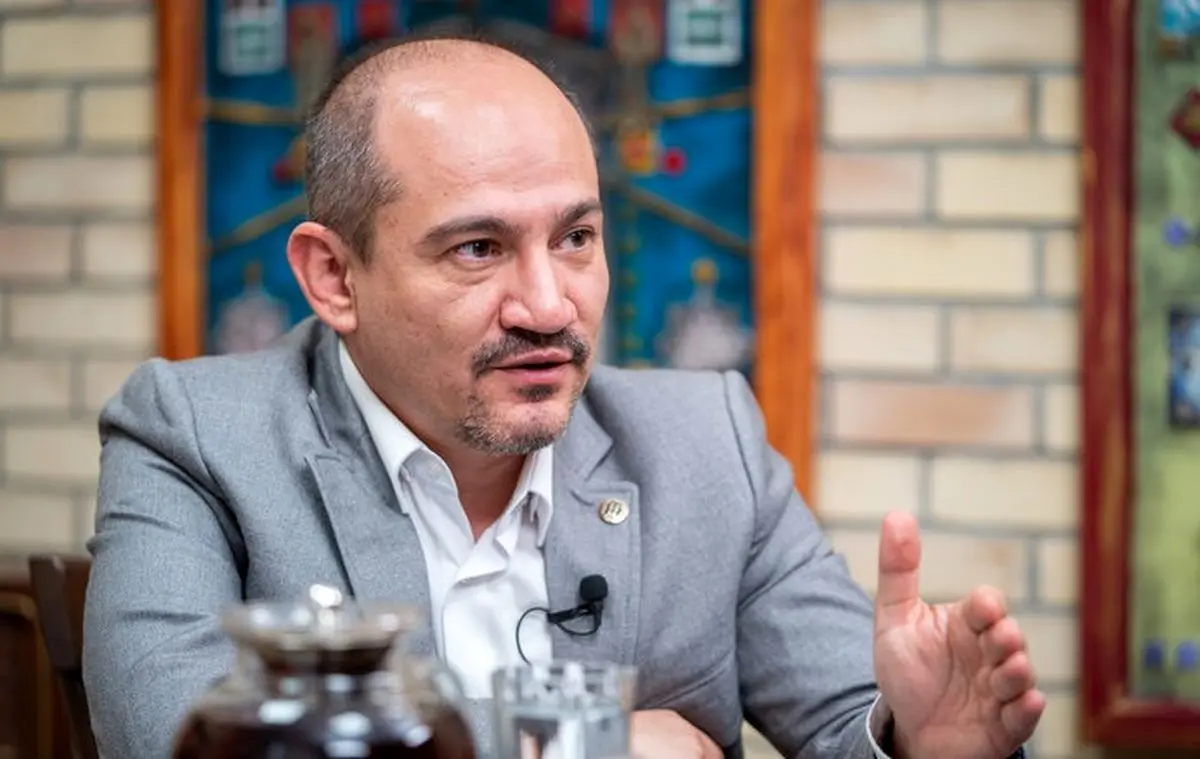 واکنش حمزه صفوی، پسر سرلشکر رحیم صفوی به بحث تفاوت دیدگاهش با پدرش

