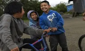 یک روز با بچه‌های آلاسکا در تابستان سرد