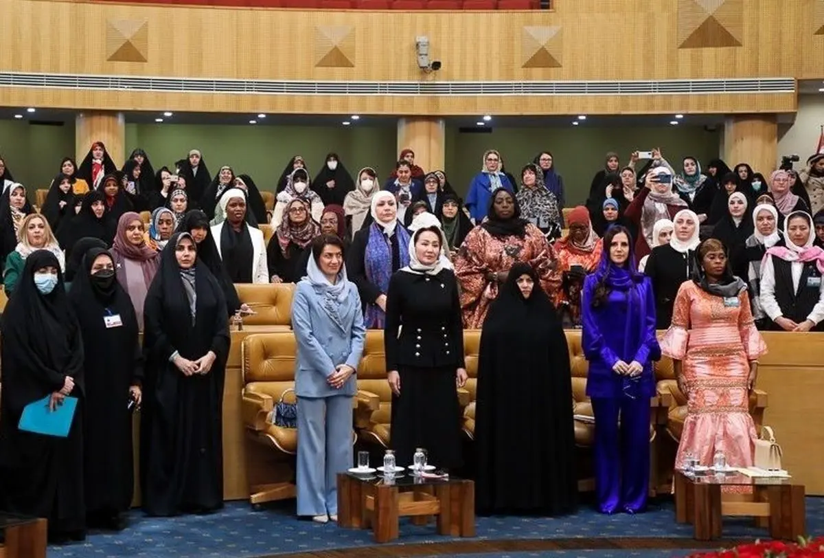 کافی است همین تنوع نشست را در زنان ایرانی بپذیرید، دیگر مشکلی حاد با بانوان نخواهید داشت