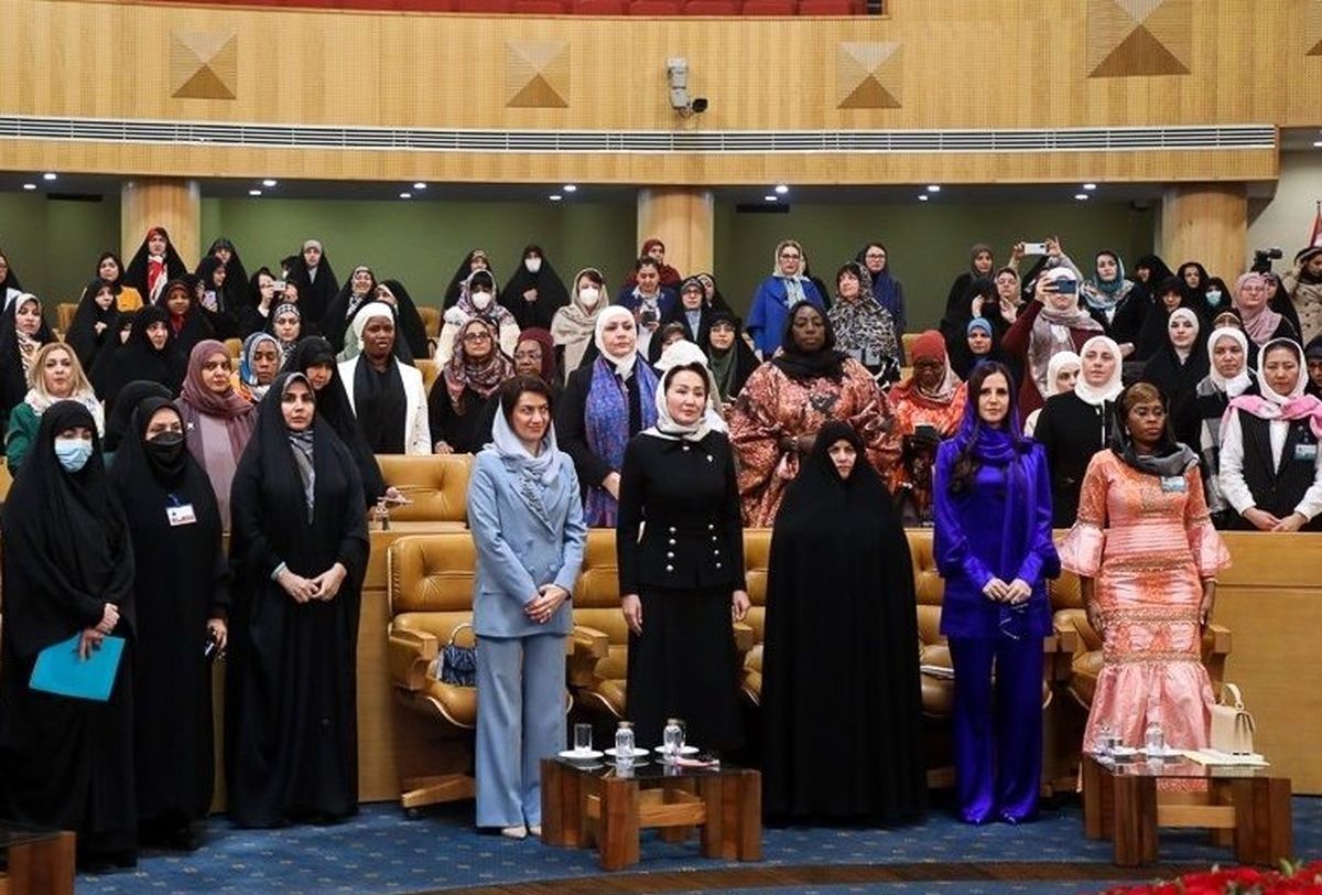 کافی است همین تنوع نشست را در زنان ایرانی بپذیرید، دیگر مشکلی حاد با بانوان نخواهید داشت