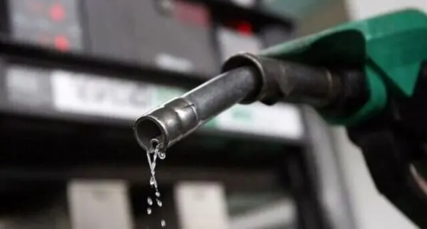 بنزین از فرداشب ۵۵۰۰ تومان می‌شود؟