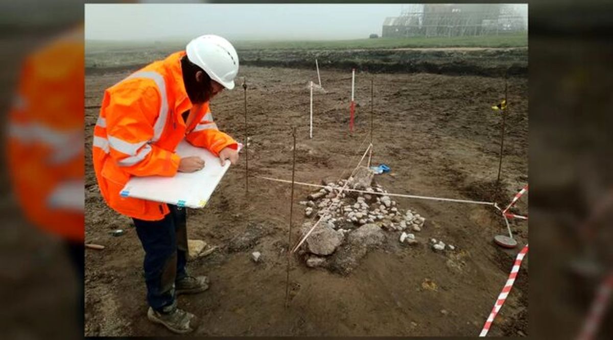 کشف گورستان 4 هزار ساله در محل پرتاب موشک در بریتانیا 

