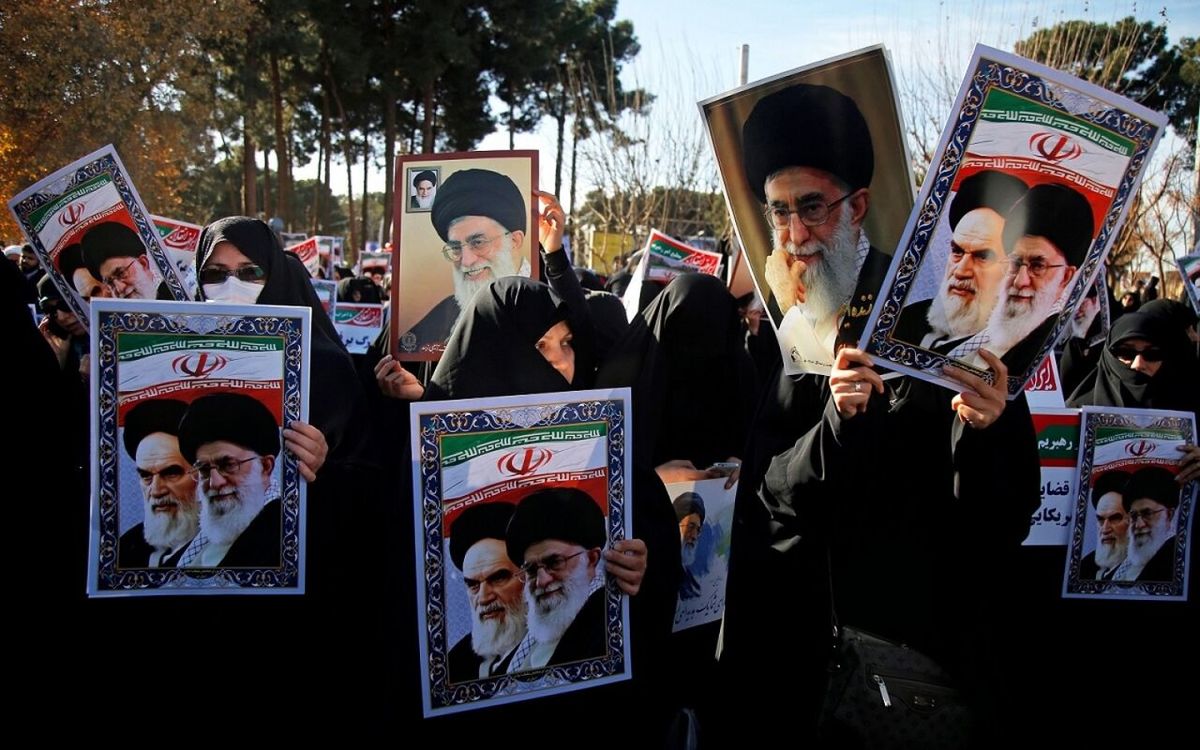 مردم ایران عاشق رهبرشان هستند/ شایعات علیه مسئولان جمهوری اسلامی ایران بی اساس است

